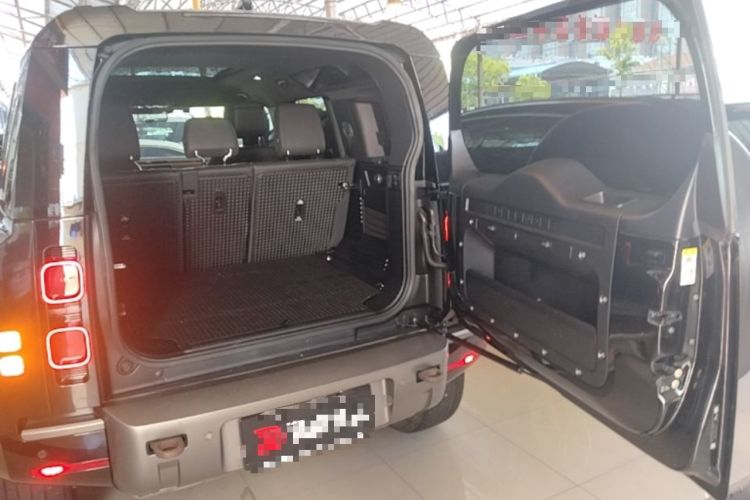 Used Land Rover Defender 2023 Facelift 110 3.0T P400 X-DYNAMIC HSE Trunk