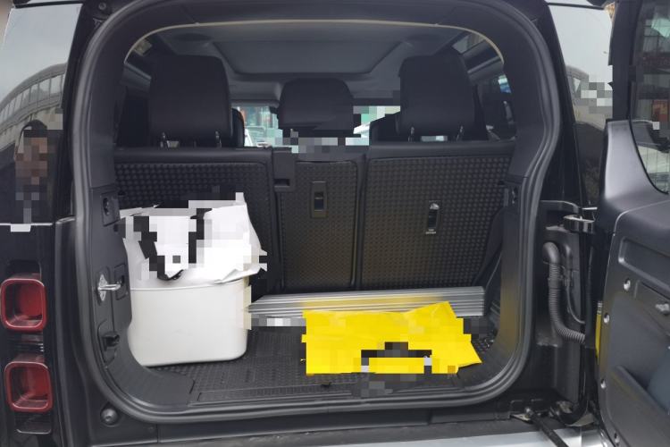 Used Land Rover Defender 2023 Facelift 90 3.0T P400 XS Trunk
