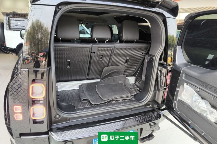 Used Land Rover Defender 2023 90 3.0T P400 XS Trunk