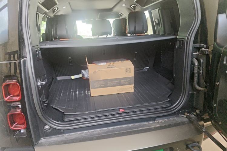 Used Land Rover Defender 2023 110 3.0T P400 X-DYNAMIC HSE Trunk