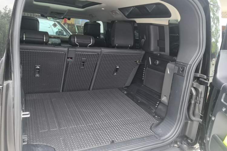 Used Land Rover Defender 2023 110 3.0T P400 X-DYNAMIC HSE Trunk