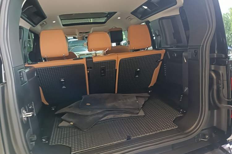 Used Land Rover Defender 2023 Facelift 110 3.0T P400 Dark Edition Trunk