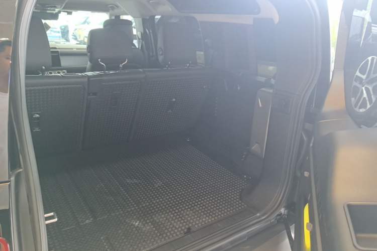 Used Land Rover Defender 2023 110 3.0T P400 X-DYNAMIC HSE Trunk