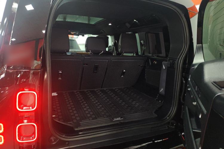 Used Land Rover Defender 2023 Facelift 110 3.0T P400 X Trunk