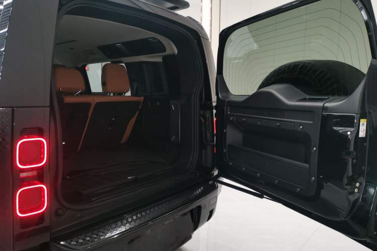 Used Land Rover Defender 2023 Facelift 110 3.0T P400 Dark Edition Trunk
