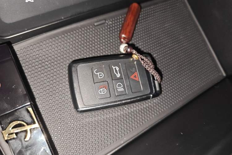 Used Land Rover Defender 2023 90 3.0T P400 Dark Edition Vehicle Key