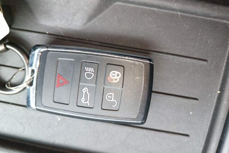 Used Land Rover Defender 2023 90 3.0T P400 XS Vehicle Key