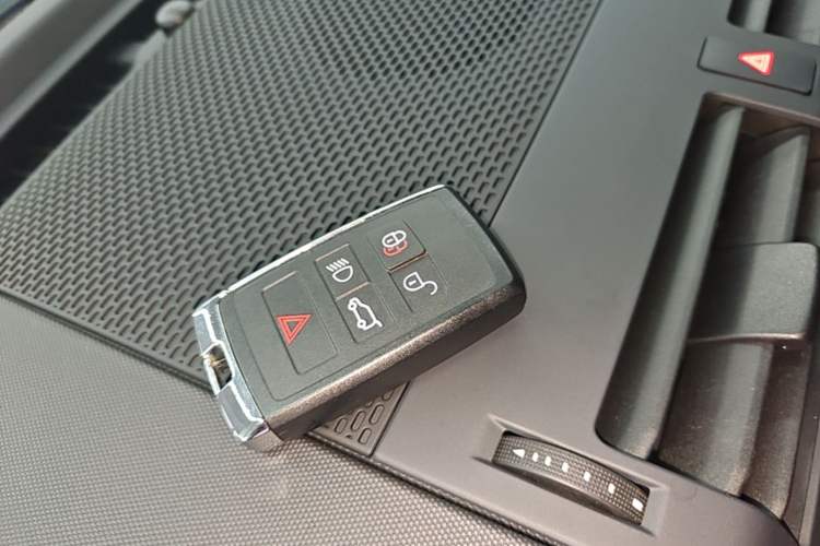 Used Land Rover Defender 2023 Facelift 90 3.0T P400 XS Vehicle Key