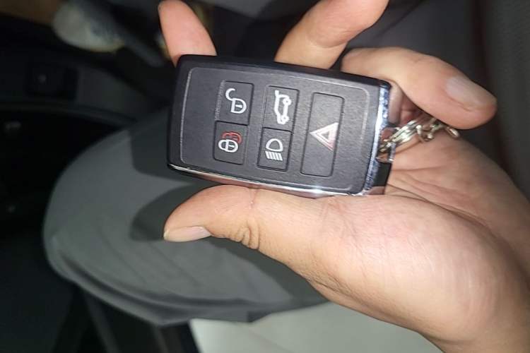 Used Land Rover Defender 2023 Facelift 90 3.0T P400 XS Vehicle Key