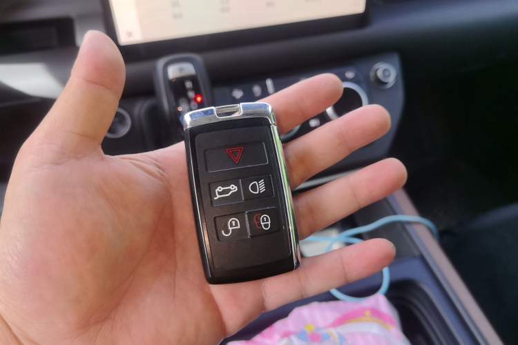 Used Land Rover Defender 2023 110 3.0T P400 Dark Edition Vehicle Key