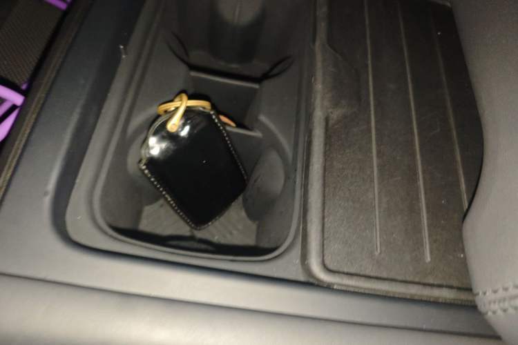 Used Land Rover Defender 2023 90 2.0T P300 X-DYNAMIC HSE Vehicle Key