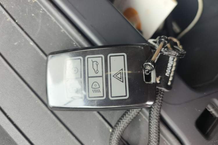 Used Land Rover Defender 2023 110 3.0T P400 Dark Edition Vehicle Key