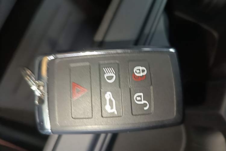 Used Land Rover Defender 2023 Facelift 90 3.0T P400 XS Vehicle Key