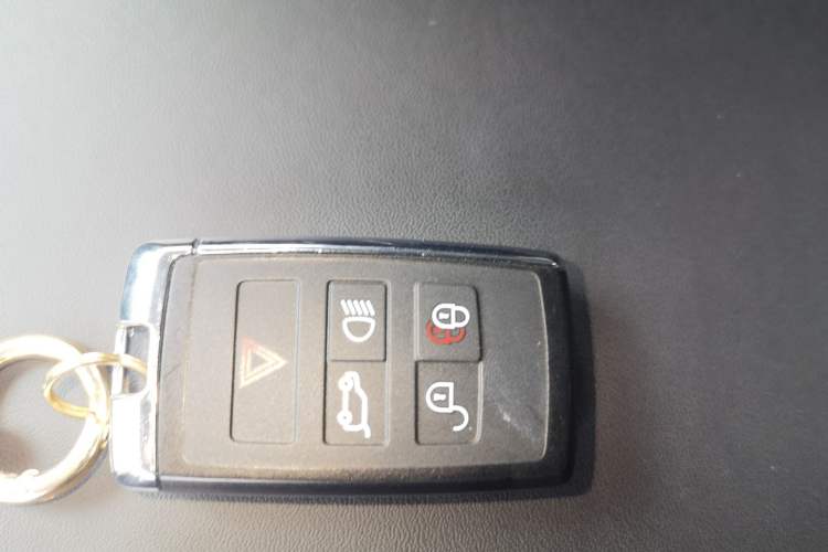 Used Land Rover Defender 2023 Facelift 90 3.0T P400 XS Vehicle Key