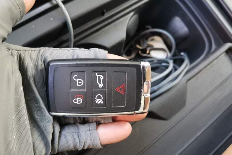 Used Land Rover Defender 2023 Facelift 110 3.0T P400 Dark Edition Vehicle Key