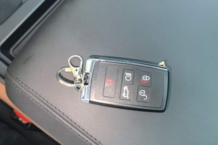 Used Land Rover Defender 2023 110 3.0T P400 X-DYNAMIC HSE Vehicle Key