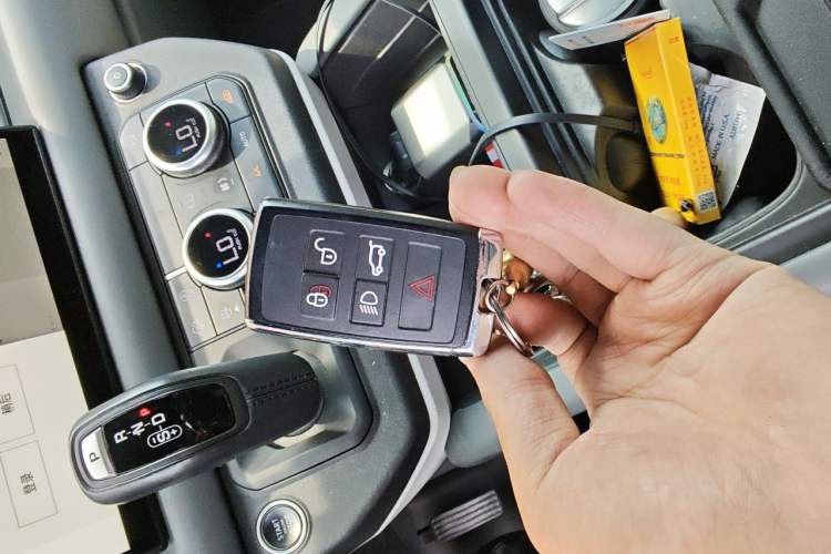 Used Land Rover Defender 2023 110 3.0T P400 Dark Edition Vehicle Key