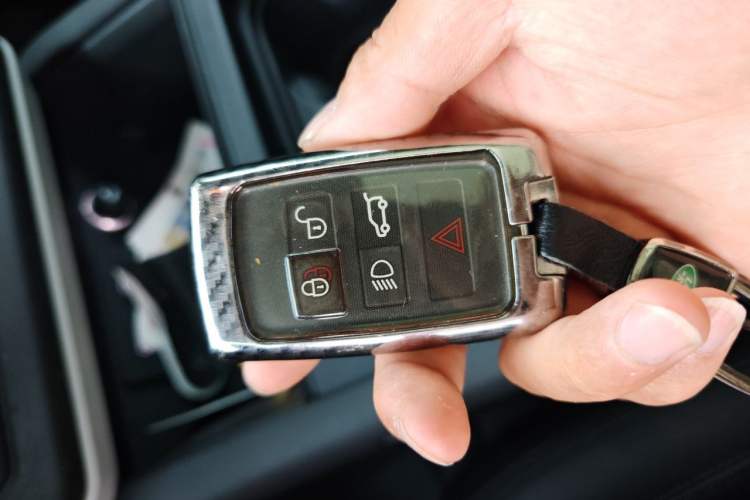 Used Land Rover Defender 2023 90 3.0T P400 Dark Edition Vehicle Key