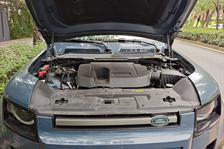 Used Land Rover Defender 2023 110 3.0T P400 X-DYNAMIC HSE Engine Bay