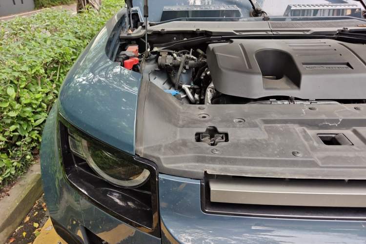 Used Land Rover Defender 2023 110 3.0T P400 X-DYNAMIC HSE Engine Bay Right