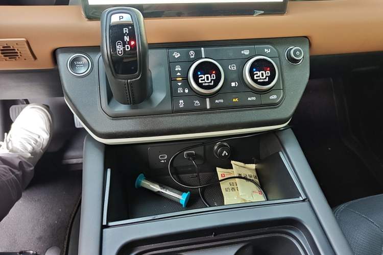 Used Land Rover Defender 2023 110 3.0T P400 X-DYNAMIC HSE Gear Lever
