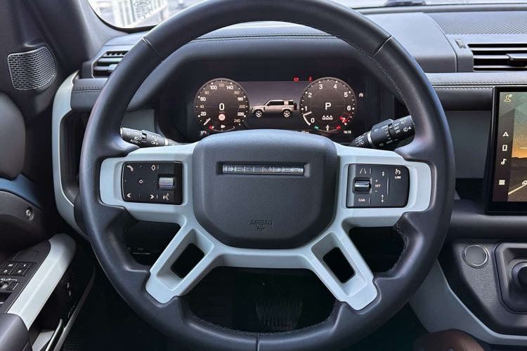 Used Land Rover Defender 2023 Facelift 110 3.0T P400 X-DYNAMIC HSE Interior 3