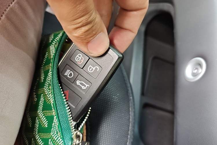 Used Land Rover Defender 2023 110 3.0T P400 X-DYNAMIC HSE Vehicle Key