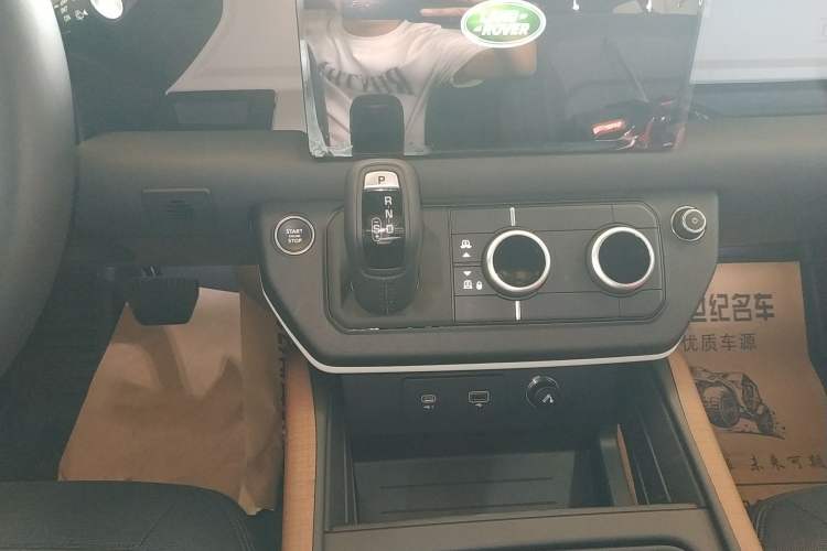 Used Land Rover Defender 2023 Facelift 110 3.0T P400 X-DYNAMIC HSE Gear Lever