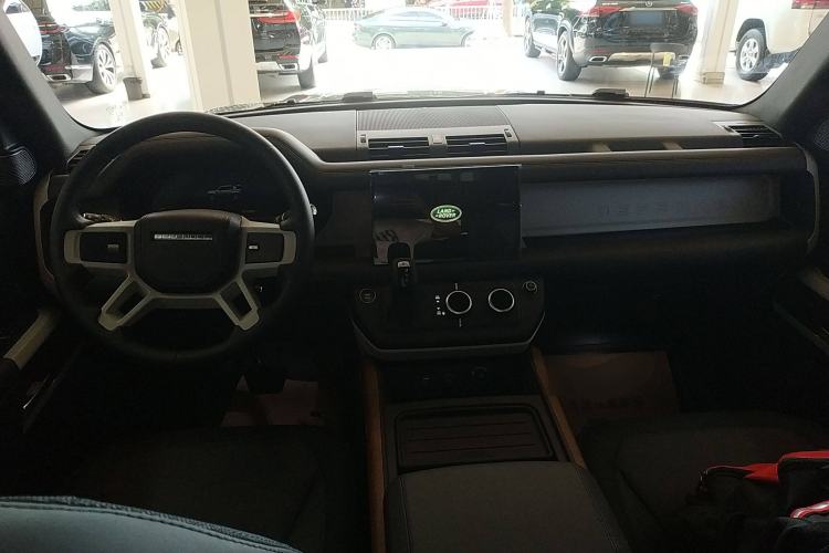 Used Land Rover Defender 2023 Facelift 110 3.0T P400 X-DYNAMIC HSE Interior 2