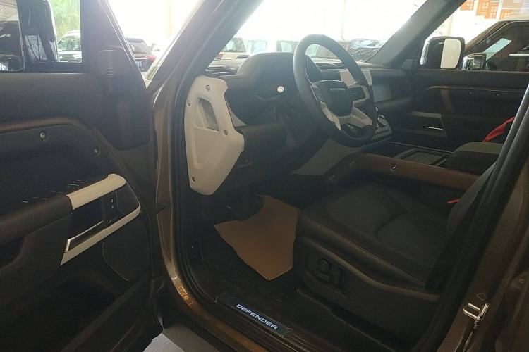 Used Land Rover Defender 2023 Facelift 110 3.0T P400 X-DYNAMIC HSE Interior 3