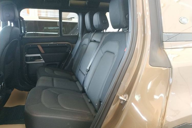 Used Land Rover Defender 2023 Facelift 110 3.0T P400 X-DYNAMIC HSE Interior 4
