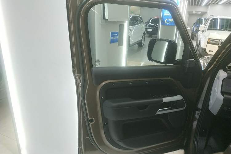 Used Land Rover Defender 2023 110 3.0T P400 X-DYNAMIC HSE Left Front Door Interior
