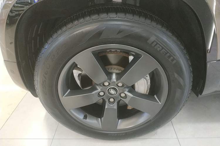 Used Land Rover Defender 2023 110 3.0T P400 X-DYNAMIC HSE Left Front Wheel Hub