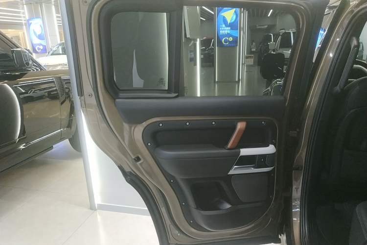 Used Land Rover Defender 2023 110 3.0T P400 X-DYNAMIC HSE Left Rear Door Interior
