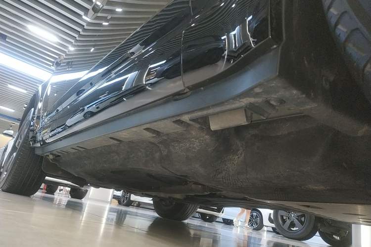 Used Land Rover Defender 2023 110 3.0T P400 X-DYNAMIC HSE Right Side Sill