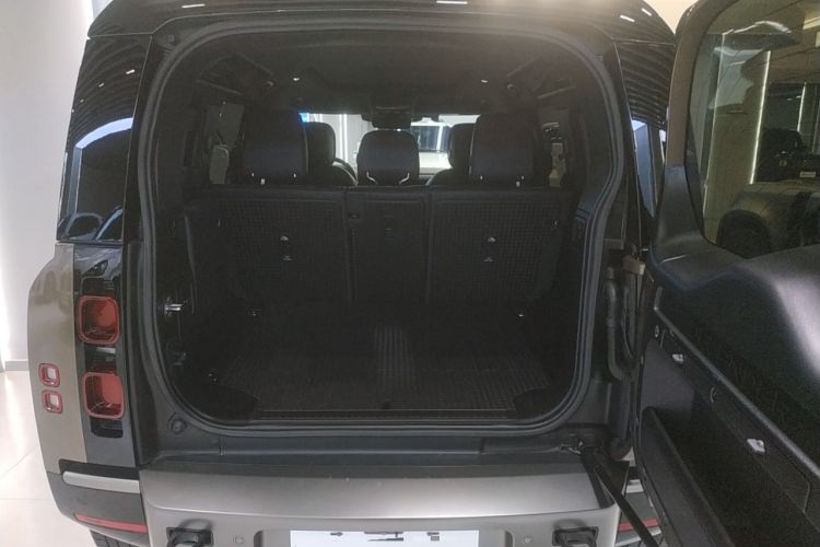 Used Land Rover Defender 2023 110 3.0T P400 X-DYNAMIC HSE Trunk