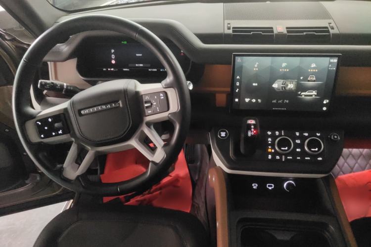 Used Land Rover Defender 2023 Facelift 110 3.0T P400 X-DYNAMIC HSE Audio And AC Panel