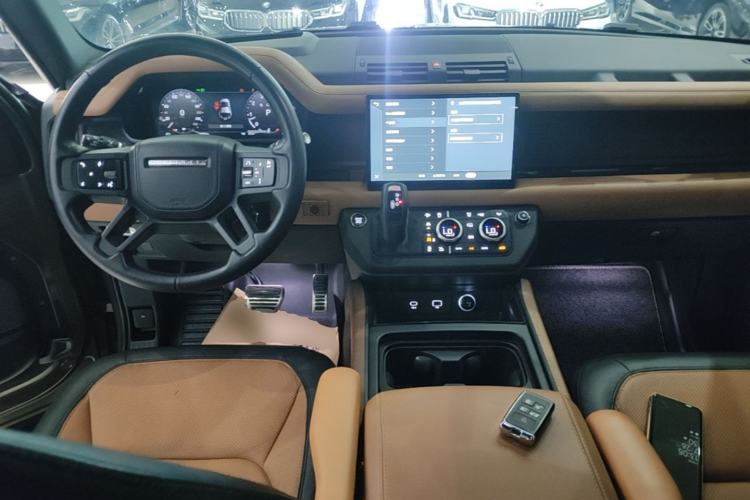Used Land Rover Defender 2023 Facelift 110 3.0T P400 X Center Console