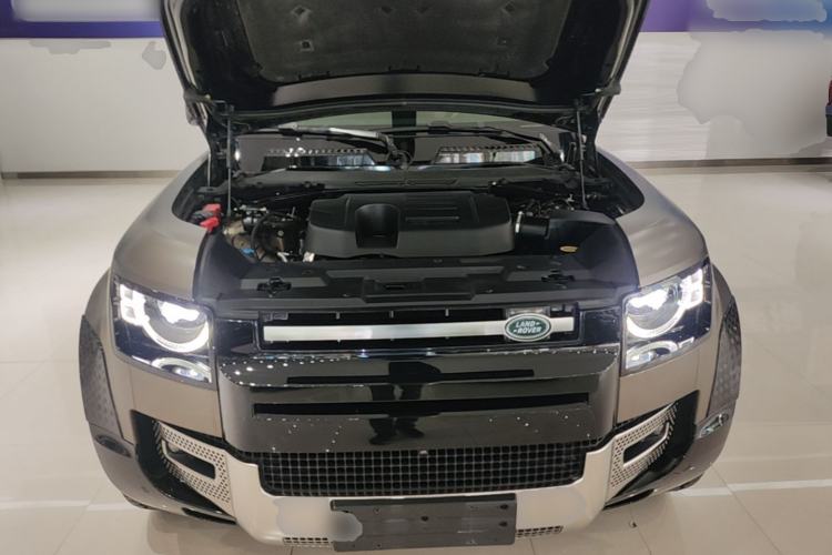 Used Land Rover Defender 2023 Facelift 110 3.0T P400 X Engine Bay