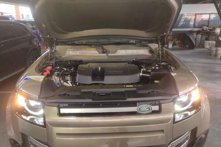 Used Land Rover Defender 2023 Facelift 110 3.0T P400 X-DYNAMIC HSE Engine Bay
