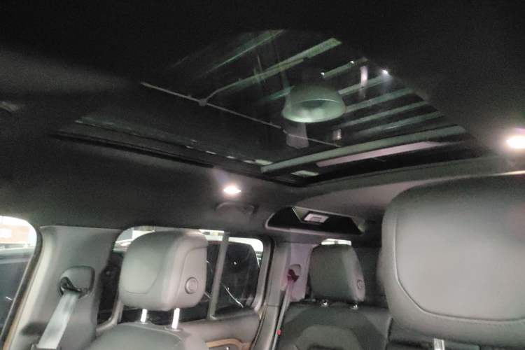Used Land Rover Defender 2023 Facelift 110 3.0T P400 X-DYNAMIC HSE Headliner