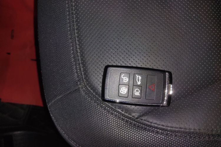 Used Land Rover Defender 2023 Facelift 110 3.0T P400 X-DYNAMIC HSE Interior 1
