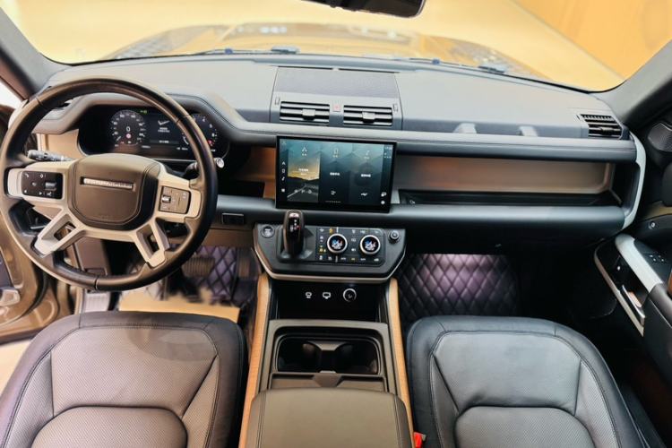 Used Land Rover Defender 2023 Facelift 110 3.0T P400 X-DYNAMIC HSE Interior 3