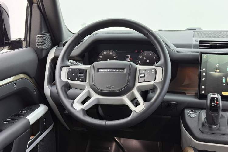 Used Land Rover Defender 2023 110 3.0T P400 X-DYNAMIC HSE Interior 6