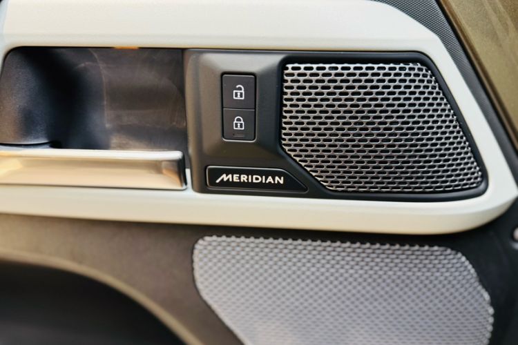 Used Land Rover Defender 2023 Facelift 110 3.0T P400 X-DYNAMIC HSE Interior 6