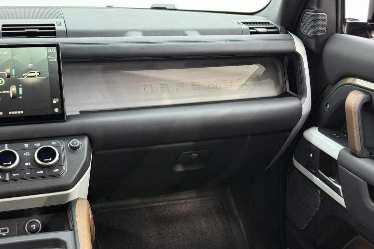 Used Land Rover Defender 2023 110 3.0T P400 X-DYNAMIC HSE Interior 7