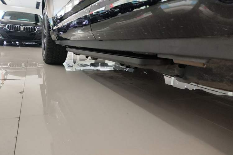 Used Land Rover Defender 2023 Facelift 110 3.0T P400 X Left Side Sill