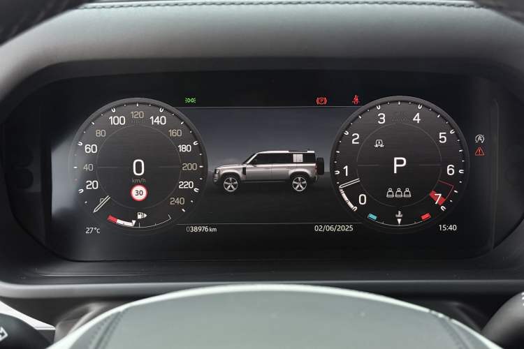 Used Land Rover Defender 2023 110 3.0T P400 X-DYNAMIC HSE Odometer Close Up