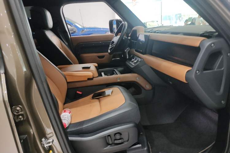 Used Land Rover Defender 2023 Facelift 110 3.0T P400 X Right Front Seat