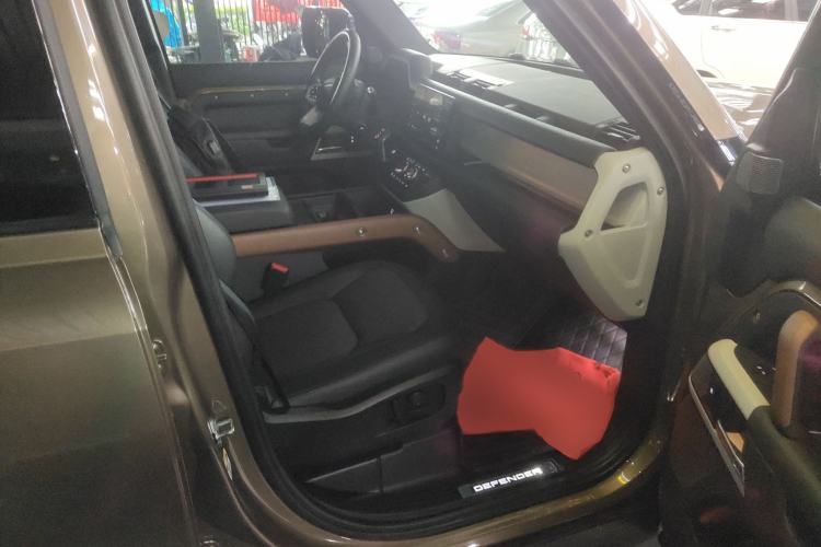 Used Land Rover Defender 2023 Facelift 110 3.0T P400 X-DYNAMIC HSE Right Front Seat